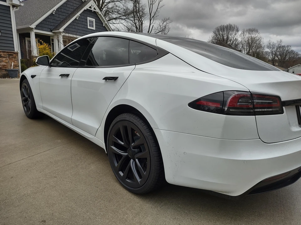 2023 Tesla Model S - Image 15 of 31