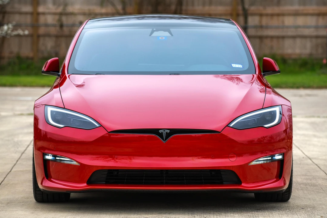 2023 Tesla Model S - Image 2 of 31