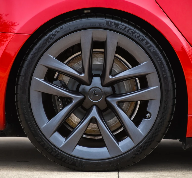 2023 Tesla Model S - Image 28 of 31