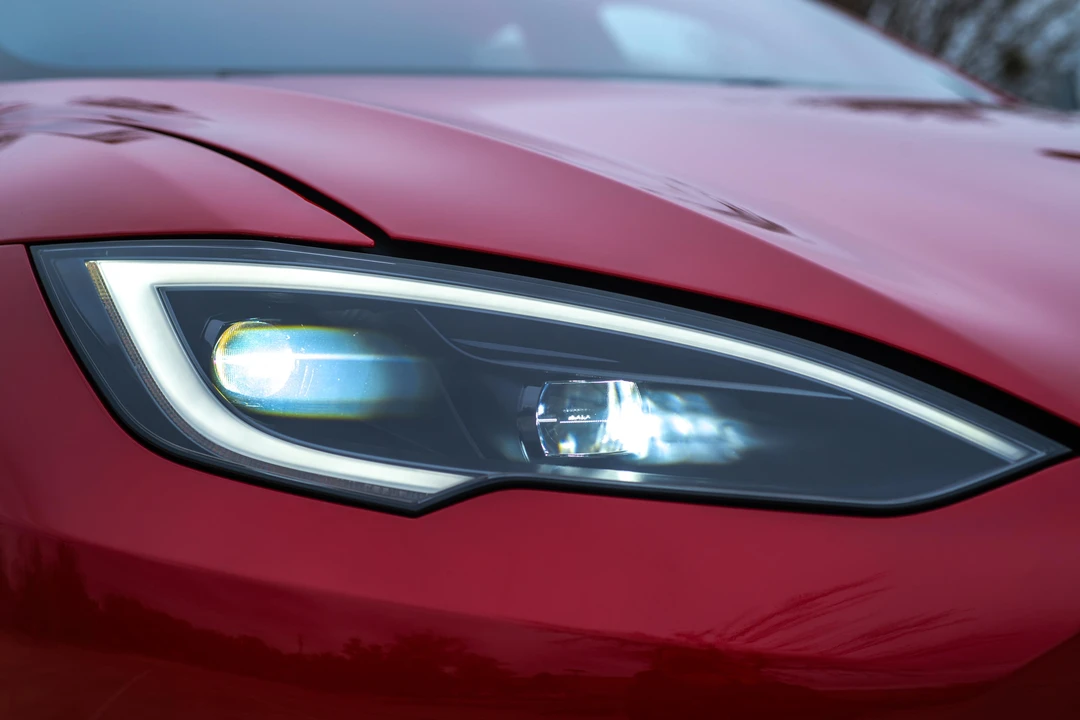2023 Tesla Model S - Image 17 of 31