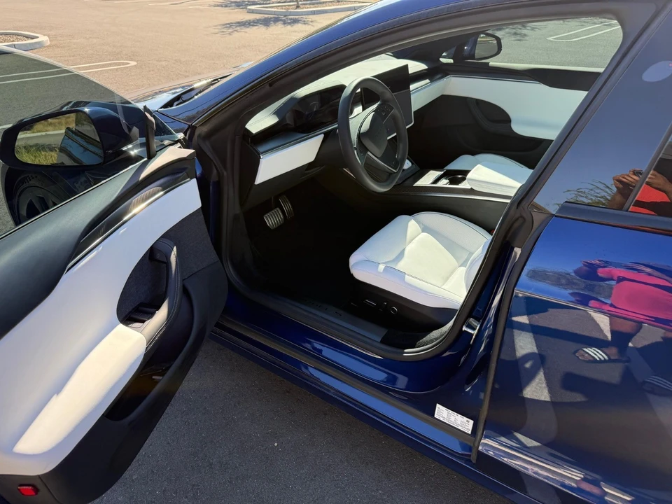 2023 Tesla Model S - Image 2 of 19