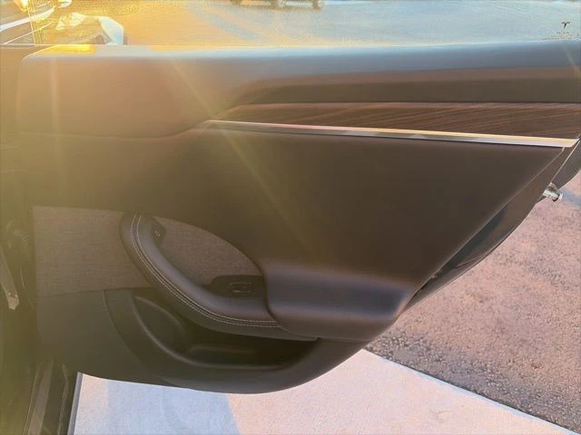 2023 Tesla Model S - Image 18 of 21