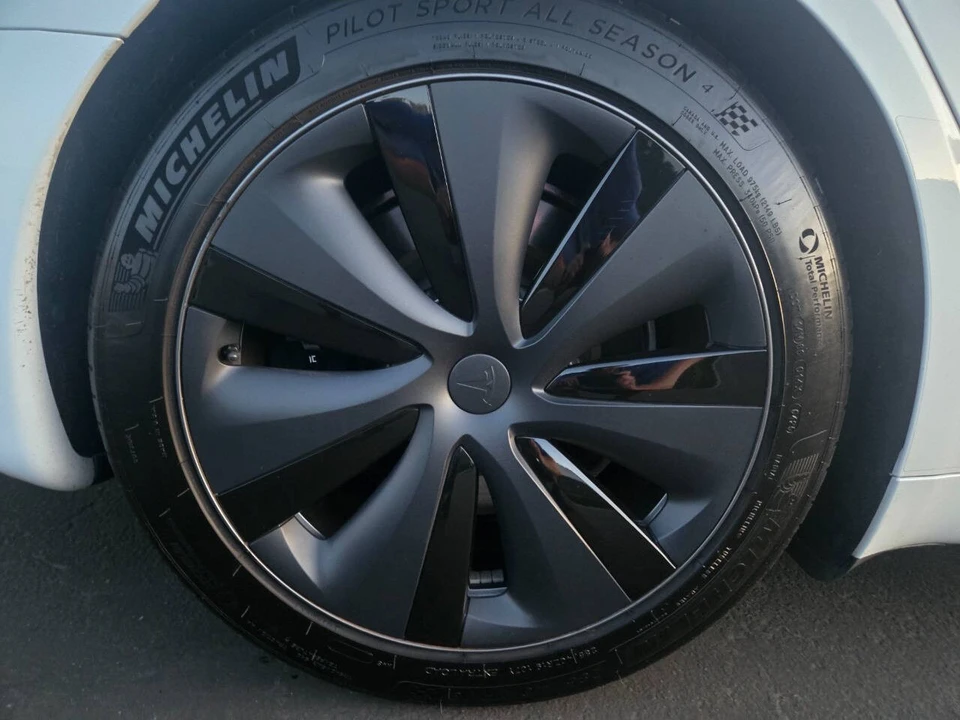 2023 Tesla Model S - Image 15 of 21