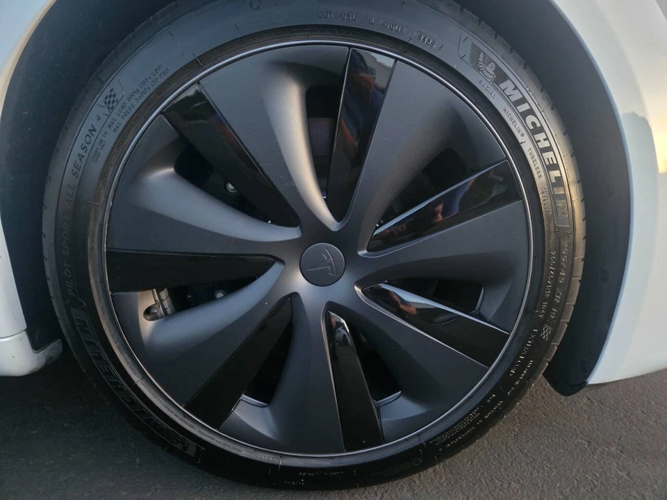 2023 Tesla Model S - Image 16 of 21