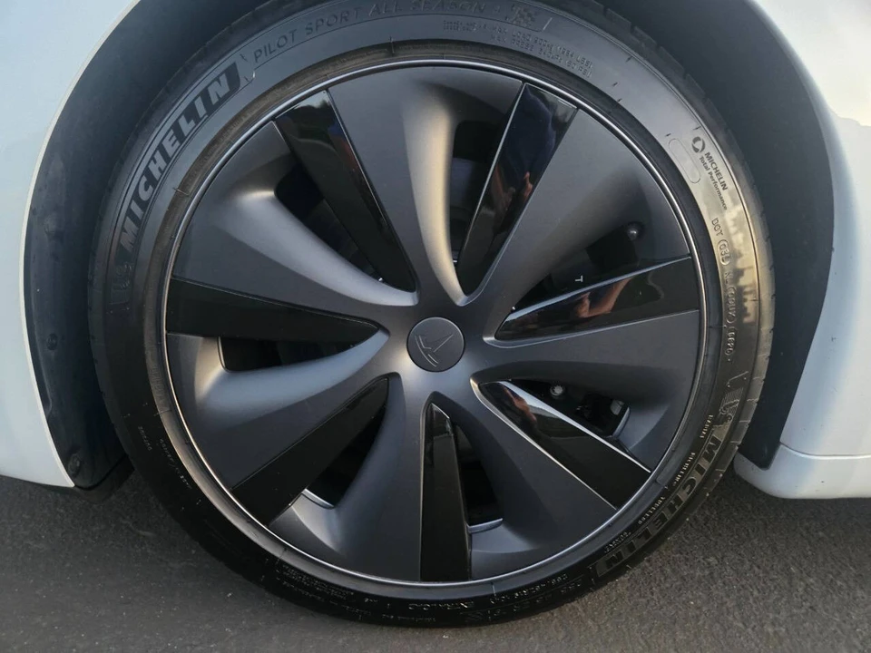 2023 Tesla Model S - Image 18 of 21