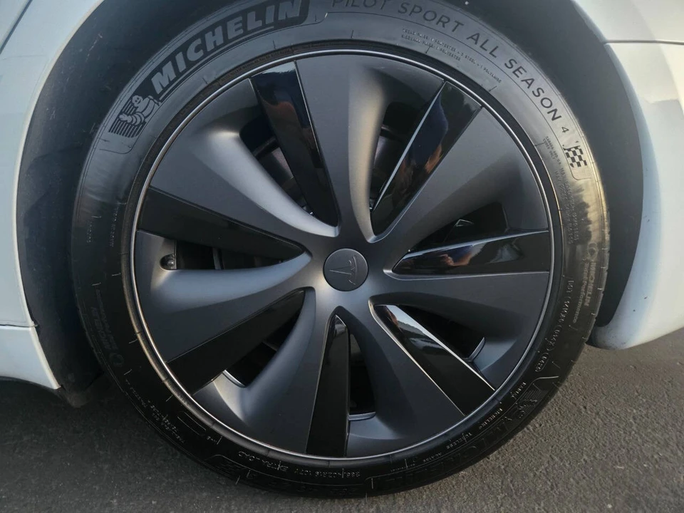 2023 Tesla Model S - Image 17 of 21