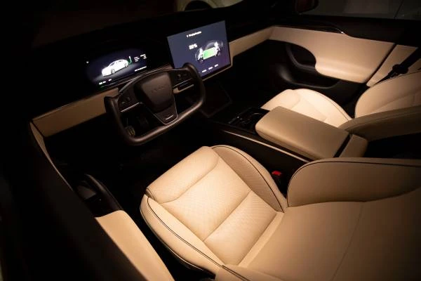 2023 Tesla Model S Plaid - Image 18 of 21