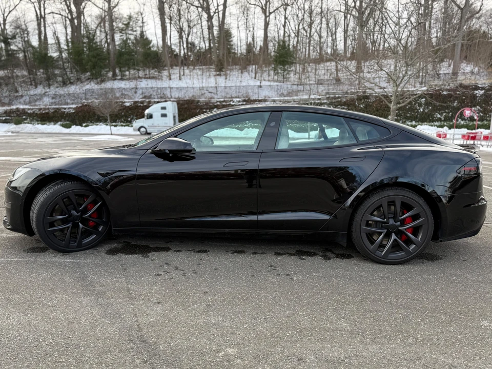 2023 Tesla Model S Plaid - Image 9 of 31