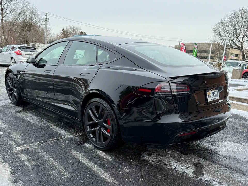 2023 Tesla Model S Plaid - Image 10 of 31