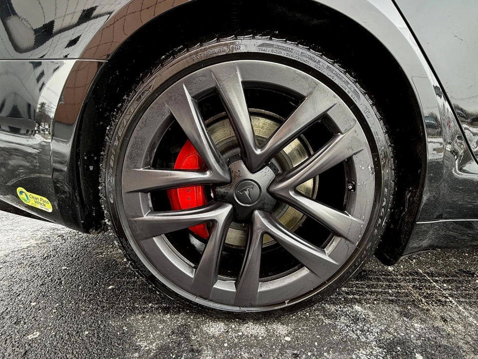 2023 Tesla Model S Plaid - Image 24 of 31