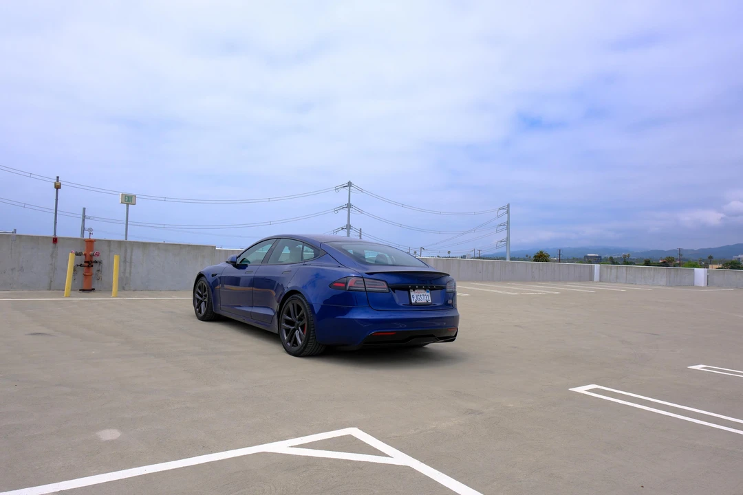 2023 Tesla Model S Plaid - Image 8 of 31