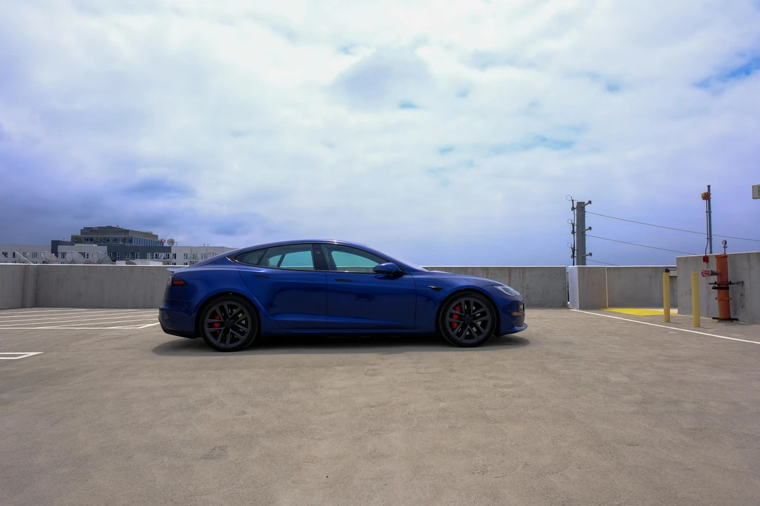 2023 Tesla Model S Plaid - Image 11 of 31