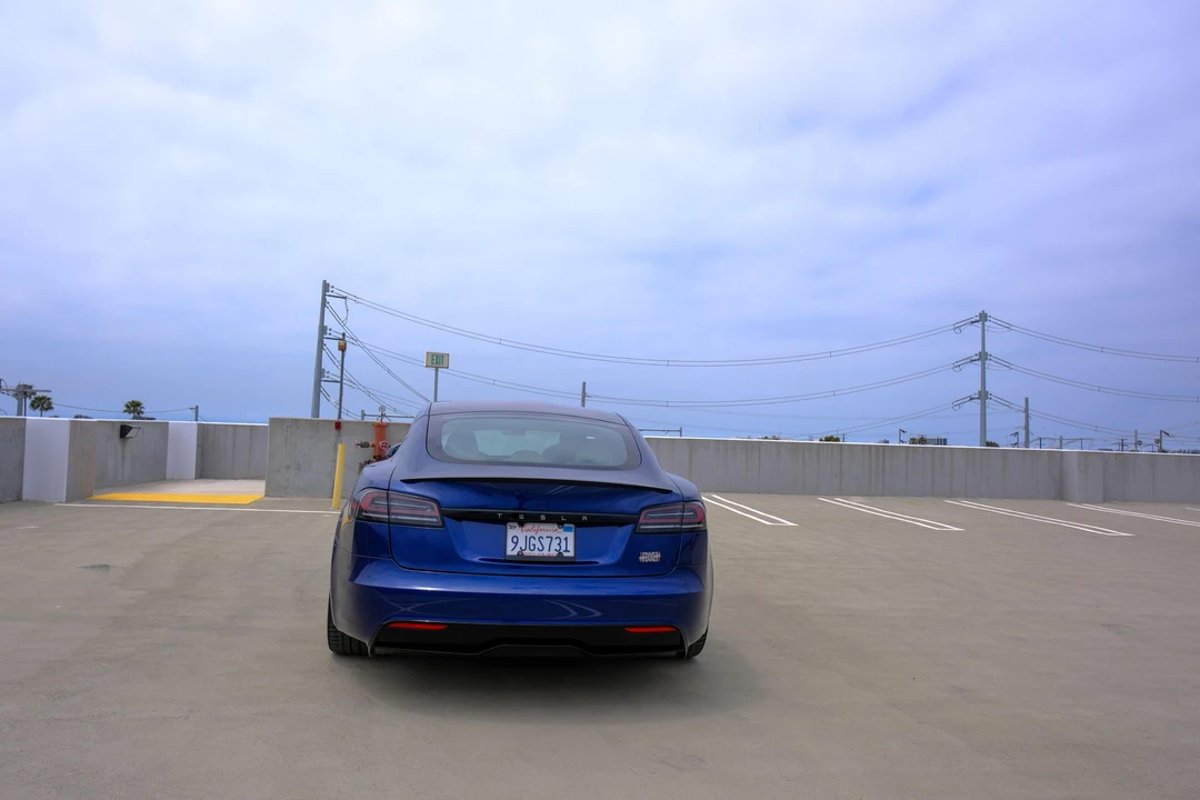 2023 Tesla Model S Plaid - Image 9 of 31