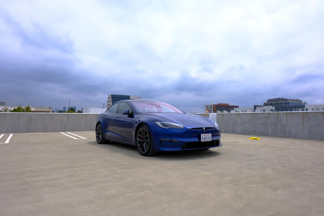 2023 Tesla Model S Plaid - Image 12 of 31