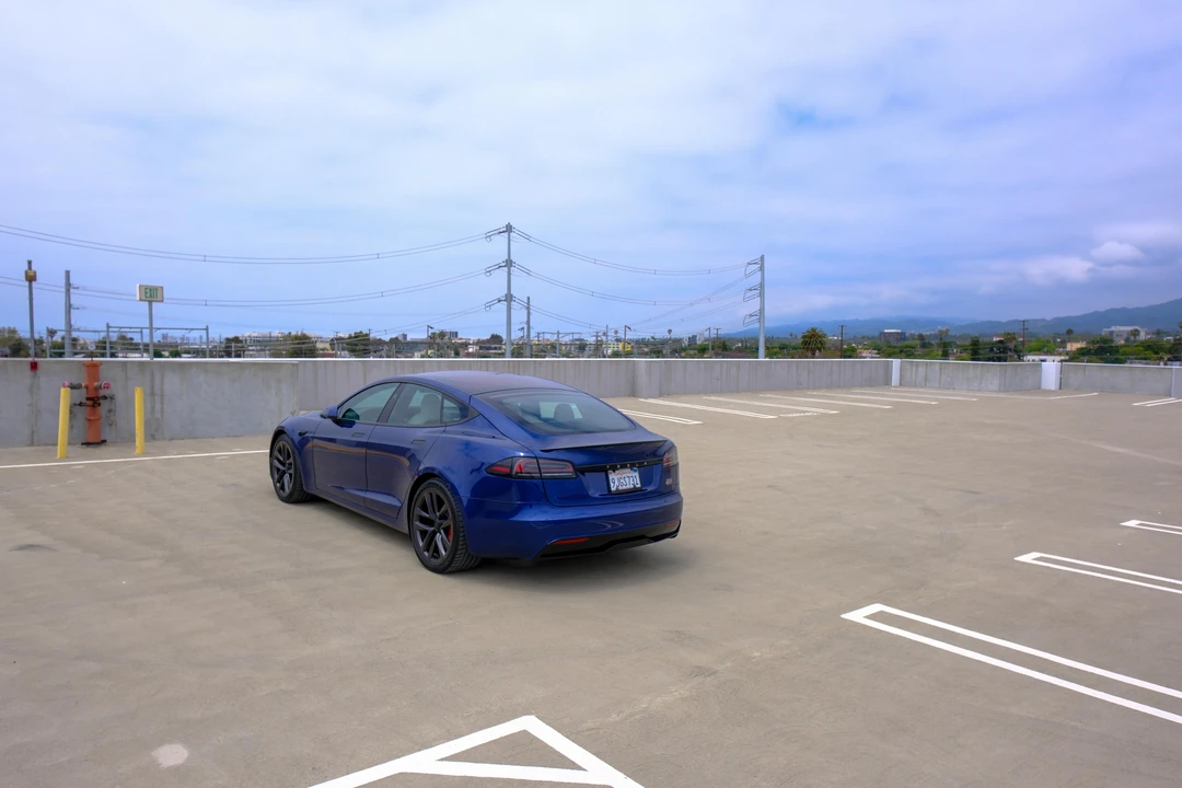 2023 Tesla Model S Plaid - Image 7 of 31