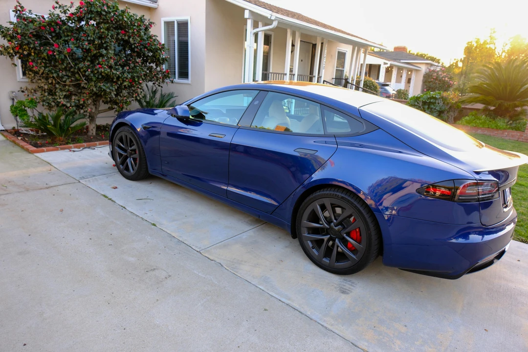 2023 Tesla Model S Plaid - Image 19 of 31