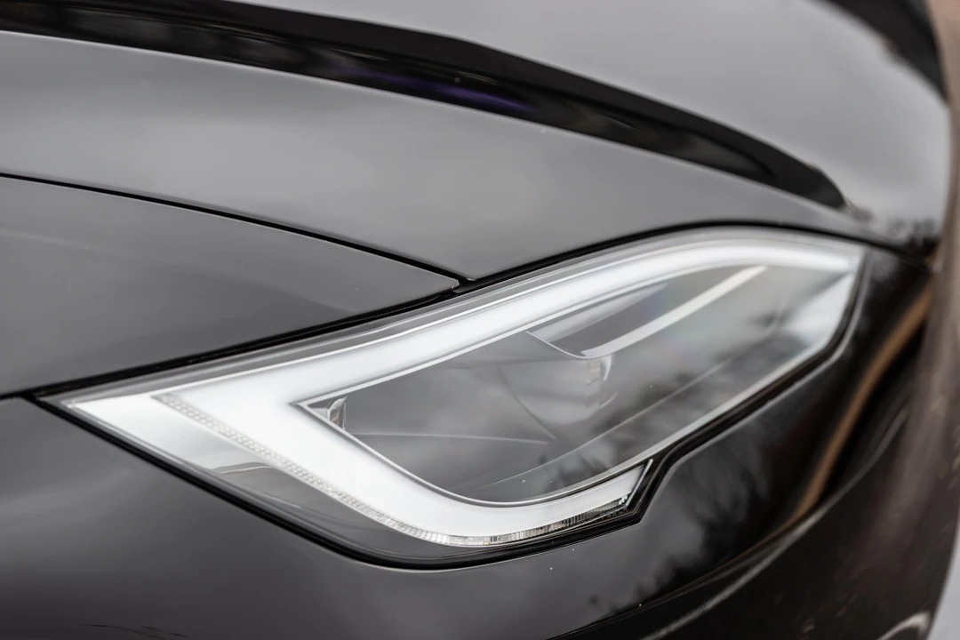 2023 Tesla Model S Plaid - Image 9 of 31