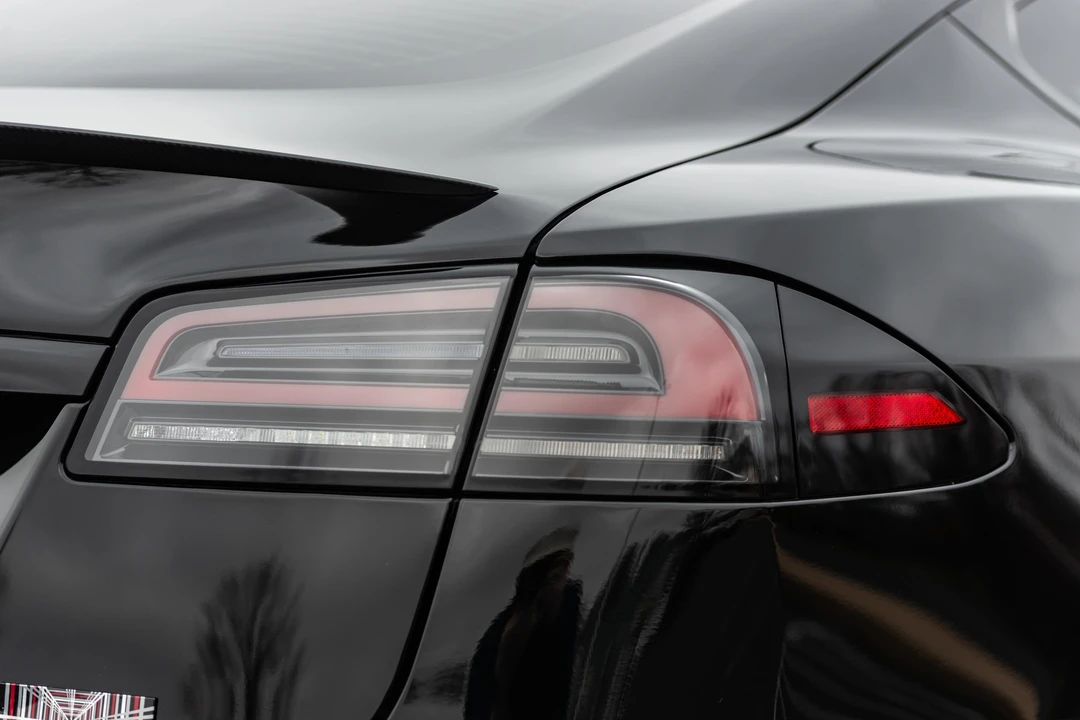 2023 Tesla Model S Plaid - Image 23 of 31