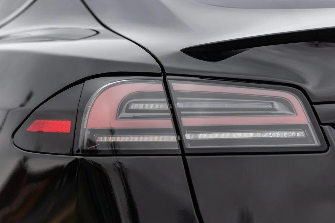 2023 Tesla Model S Plaid - Image 22 of 31