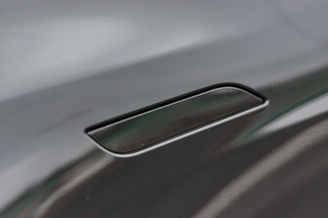 2023 Tesla Model S Plaid - Image 28 of 31