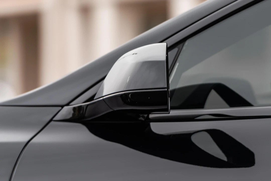 2023 Tesla Model S Plaid - Image 18 of 31