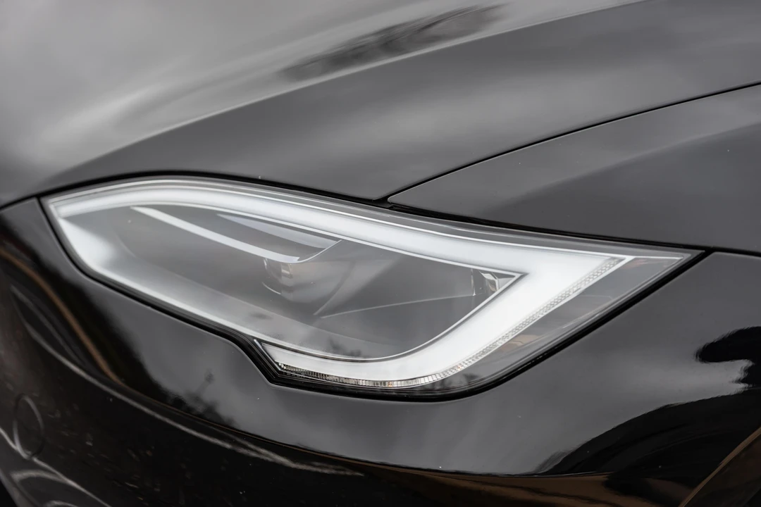 2023 Tesla Model S Plaid - Image 13 of 31