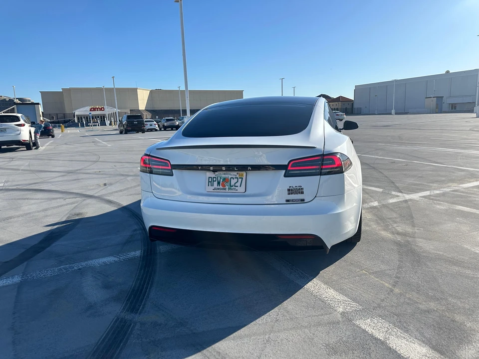 2023 Tesla Model S Plaid - Image 14 of 31