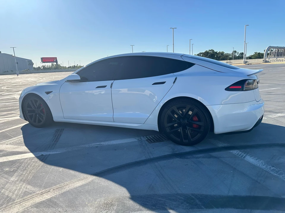 2023 Tesla Model S Plaid - Image 10 of 31
