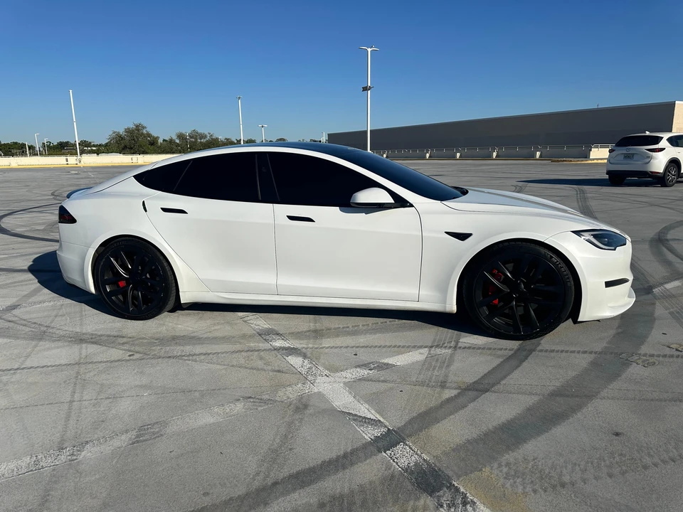 2023 Tesla Model S Plaid - Image 16 of 31