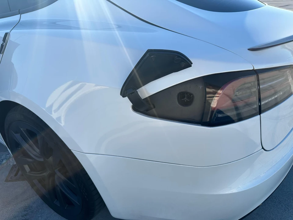 2023 Tesla Model S Plaid - Image 23 of 31