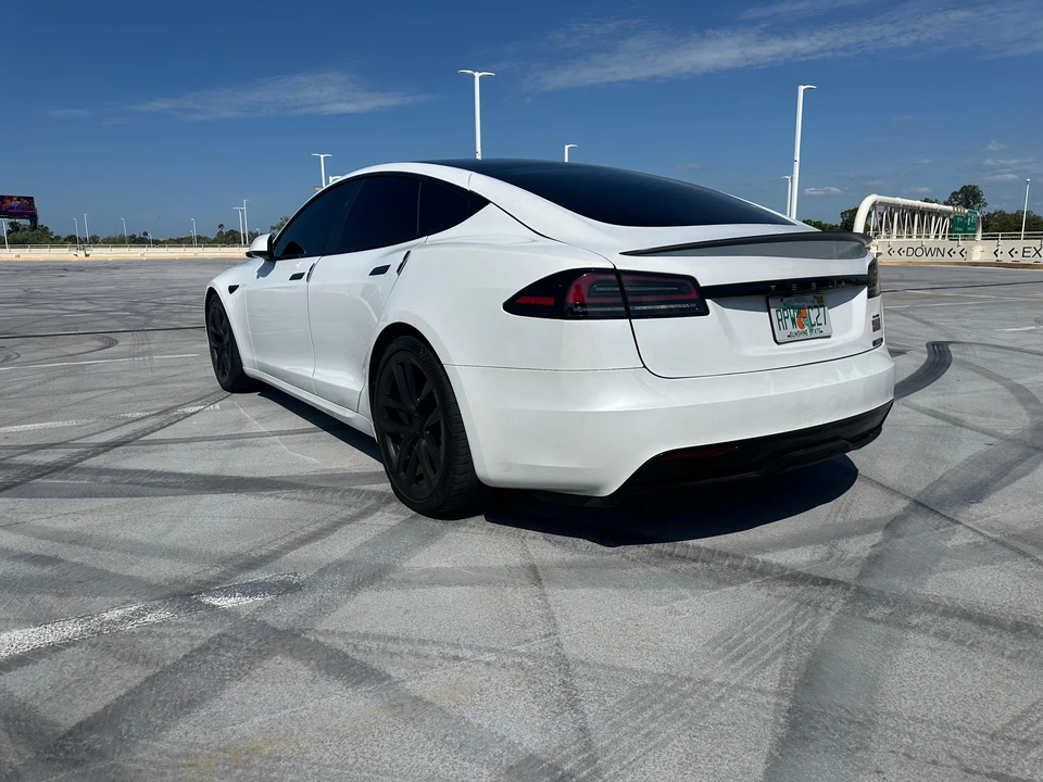2023 Tesla Model S Plaid - Image 11 of 31