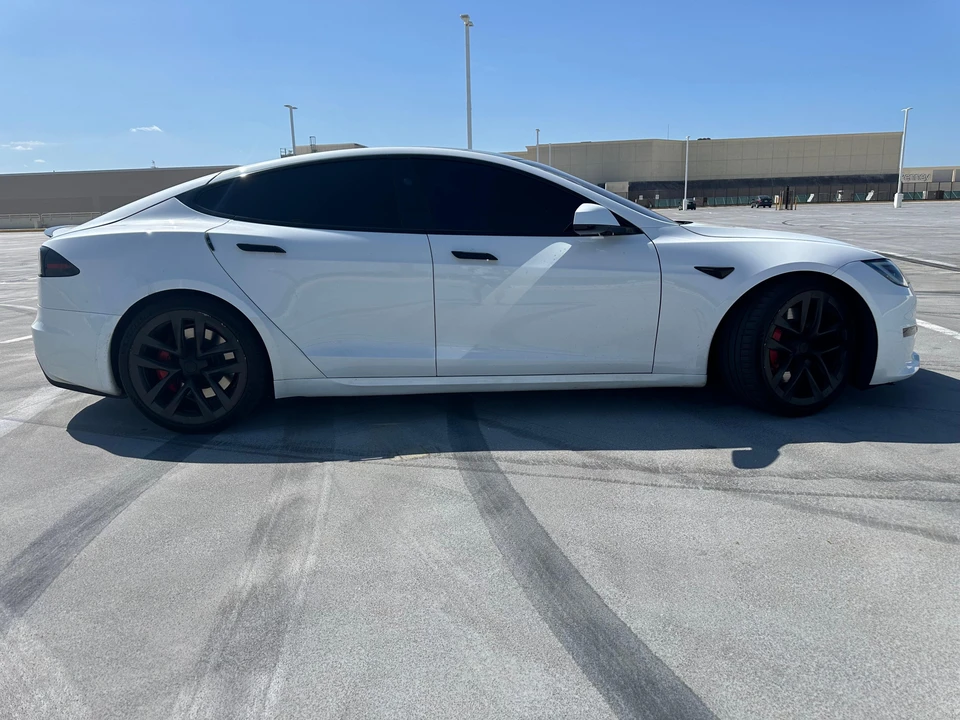 2023 Tesla Model S Plaid - Image 15 of 31