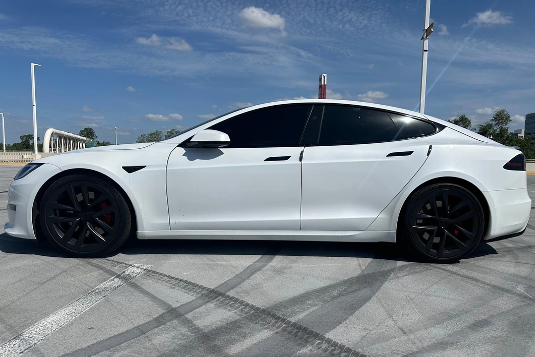 2023 Tesla Model S Plaid - Image 3 of 31