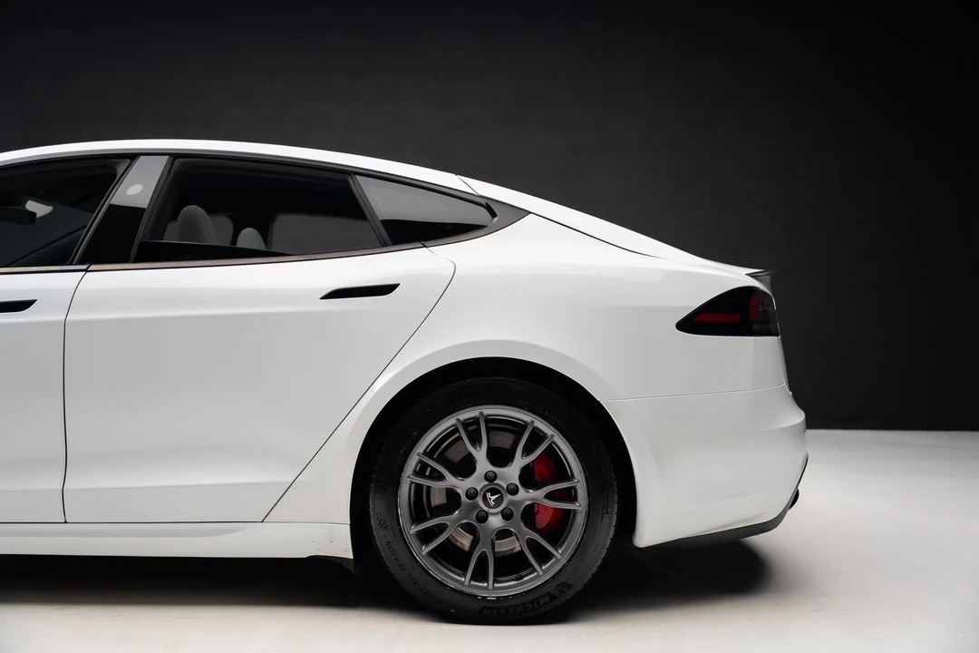 2023 Tesla Model S Plaid - Image 19 of 21