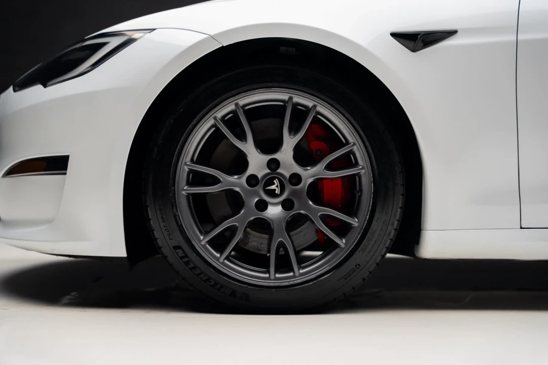 2023 Tesla Model S Plaid - Image 18 of 21