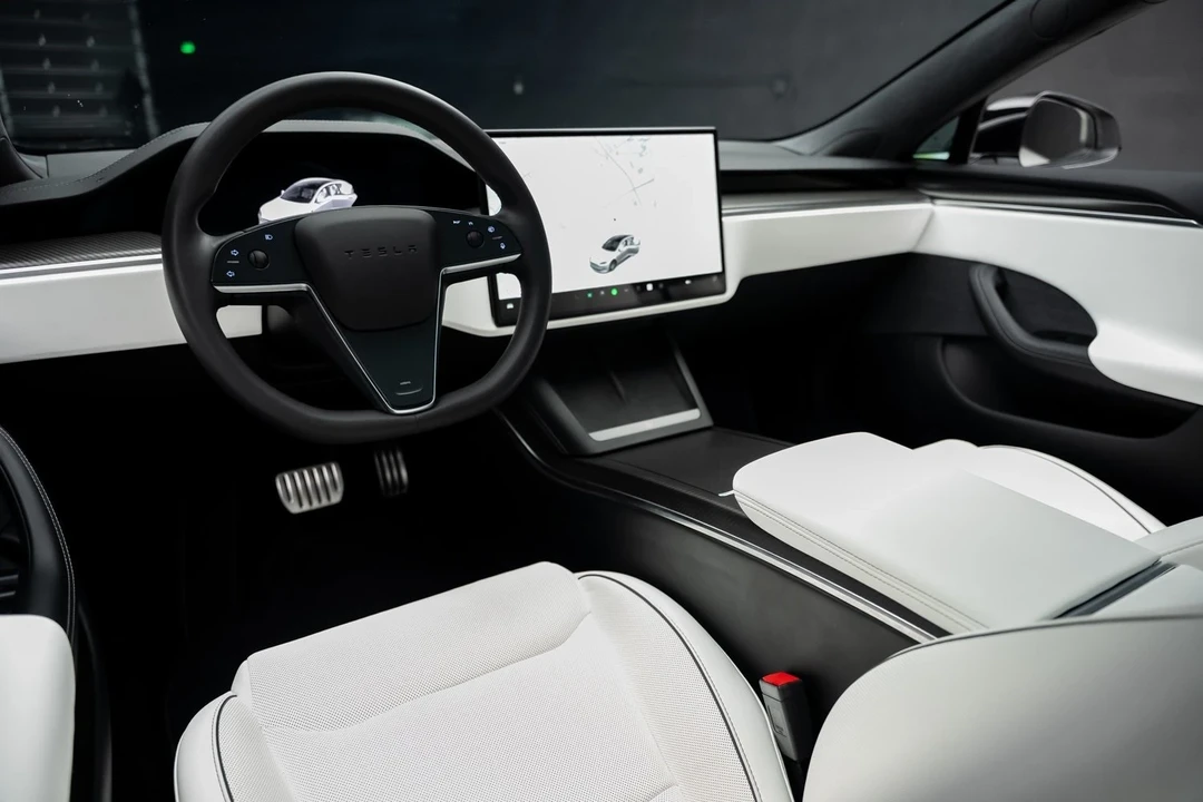 2023 Tesla Model S Plaid - Image 2 of 12