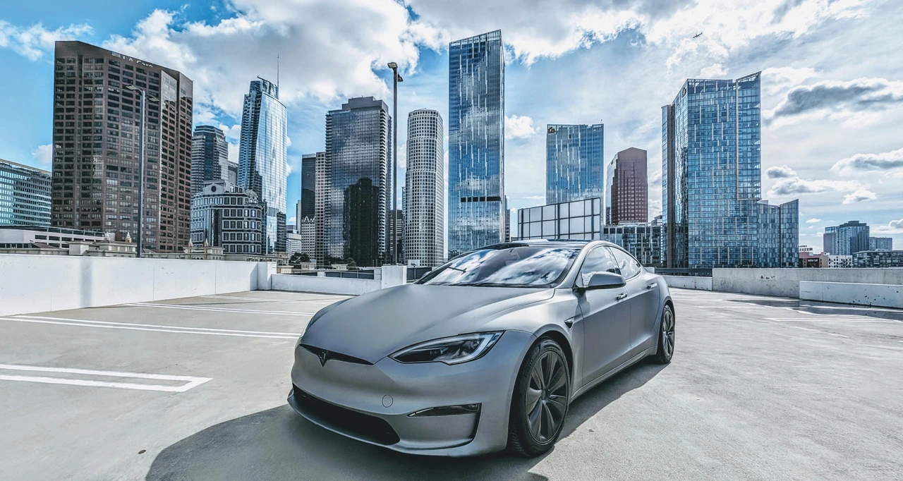 2023 Tesla Model S Plaid - Image 10 of 31