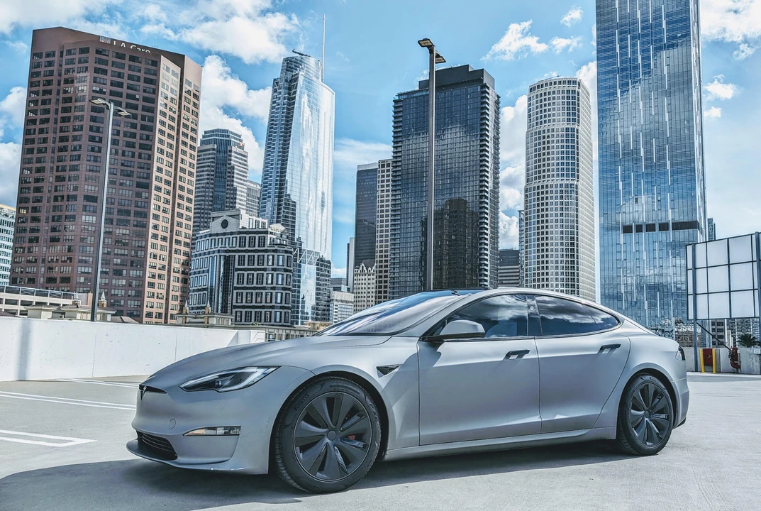2023 Tesla Model S Plaid - Image 12 of 31