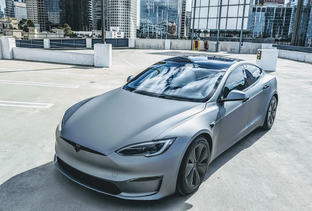 2023 Tesla Model S Plaid - Image 11 of 31
