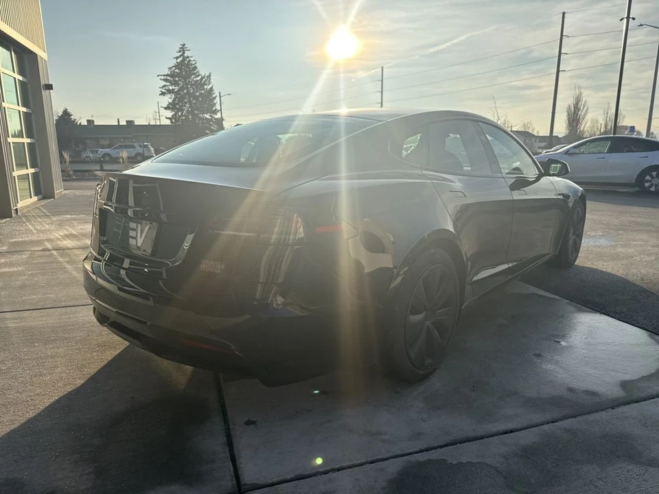 2023 Tesla Model S Plaid - Image 7 of 21