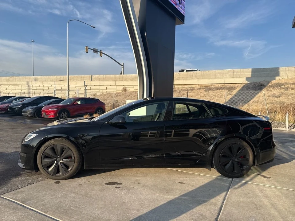 2023 Tesla Model S Plaid - Image 4 of 21