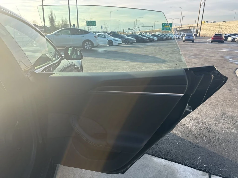 2023 Tesla Model S Plaid - Image 17 of 21