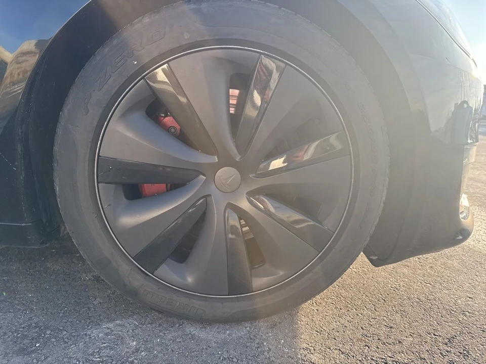 2023 Tesla Model S Plaid - Image 9 of 21