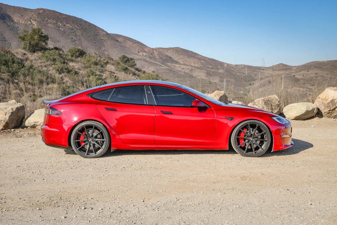 2023 Tesla Model S Plaid - Image 7 of 31