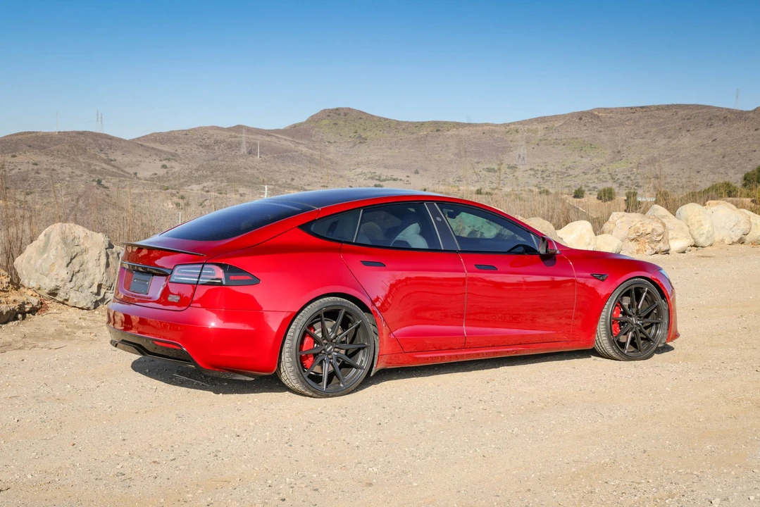 2023 Tesla Model S Plaid - Image 8 of 31