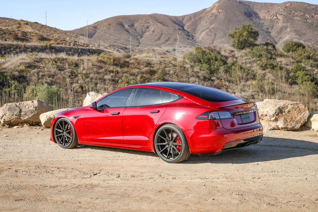 2023 Tesla Model S Plaid - Image 10 of 31