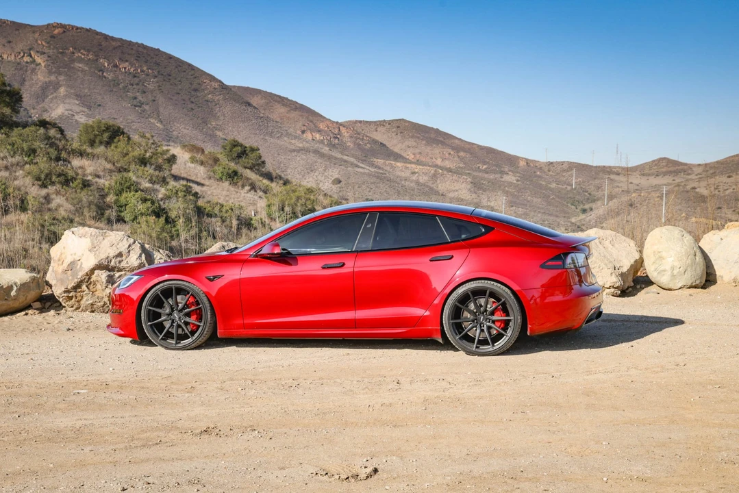 2023 Tesla Model S Plaid - Image 11 of 31