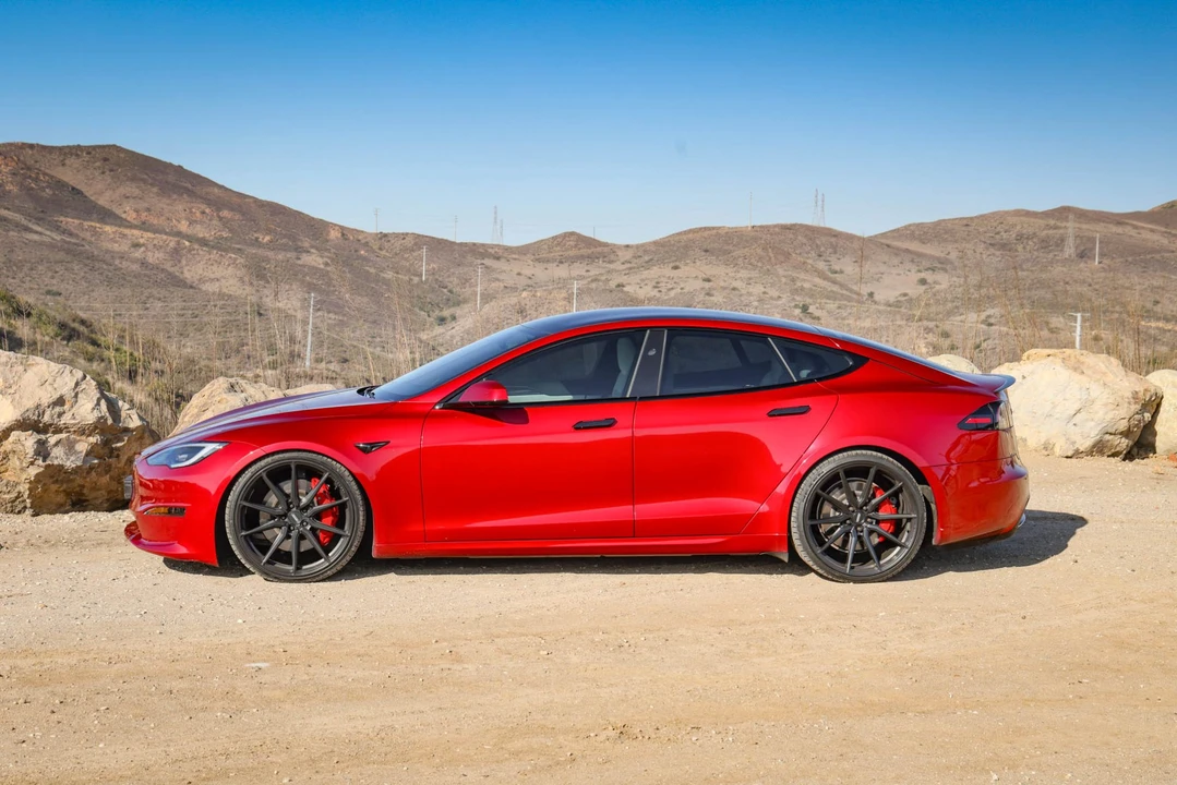 2023 Tesla Model S Plaid - Image 12 of 31