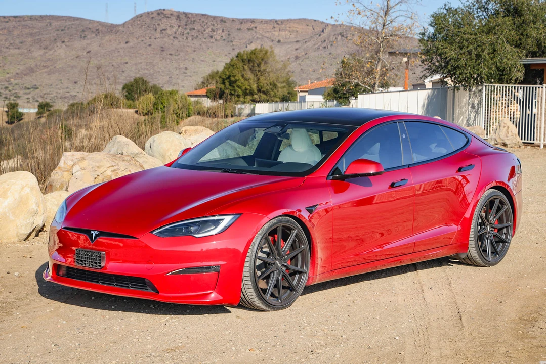 2023 Tesla Model S Plaid - Image 2 of 31