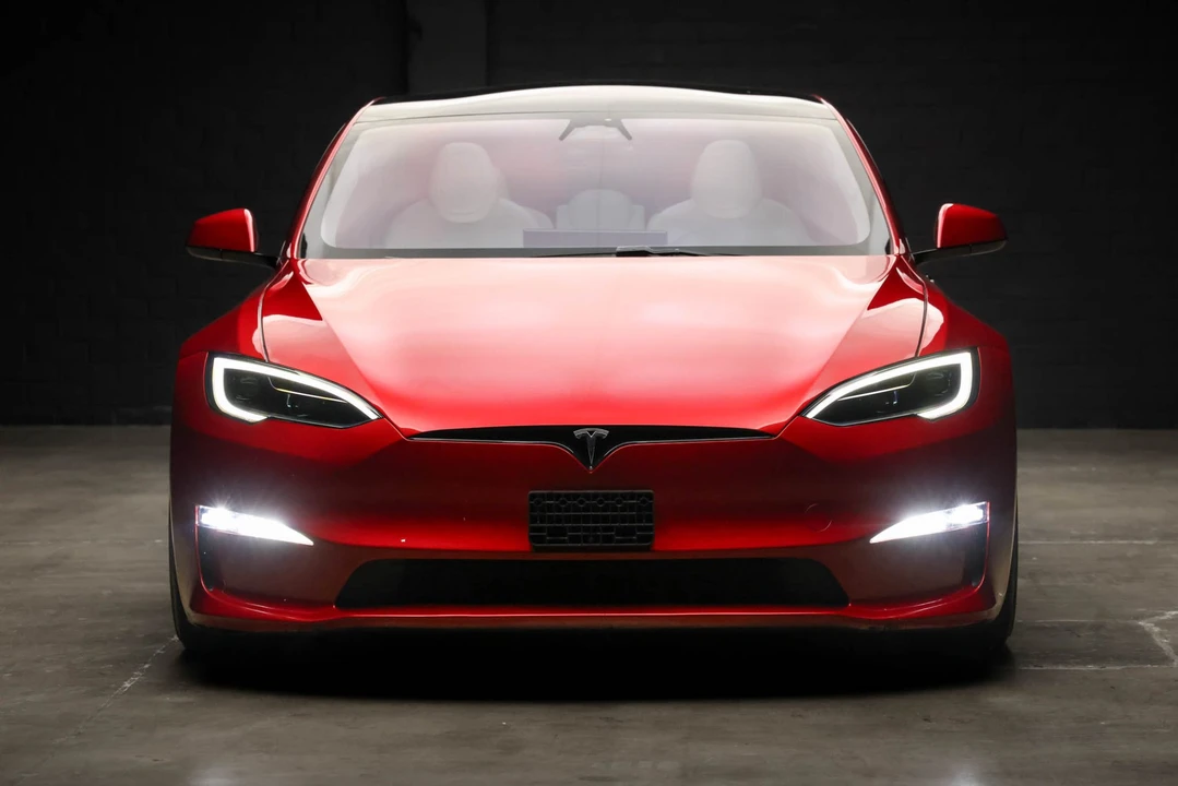 2023 Tesla Model S Plaid - Image 17 of 31